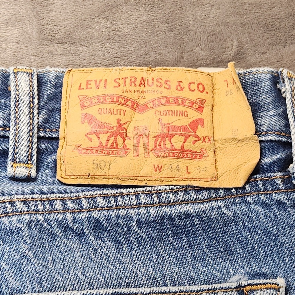 Levis 501 Jeans Mens 44x34 Blue Button Fly Original Straight Denim - Picture 4 of 11